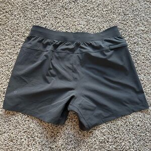 Lululemon Zeroed In Shorts 5 in large gray